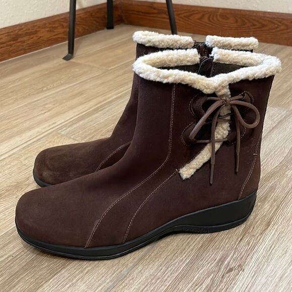 CLARKS BENDABLES brown leather boots - Picture 1 of 9